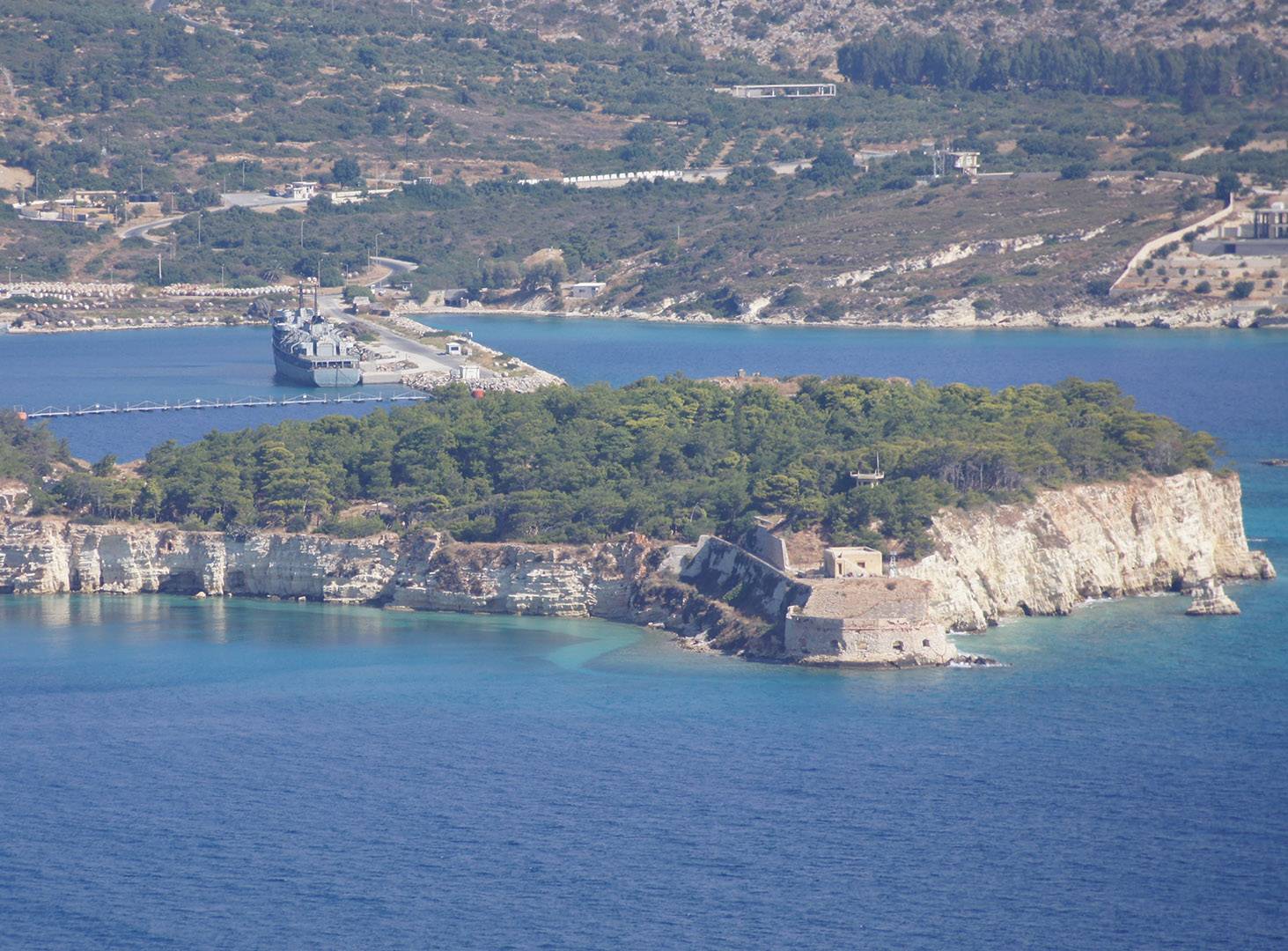 Военно морската база Суда на остров Крит